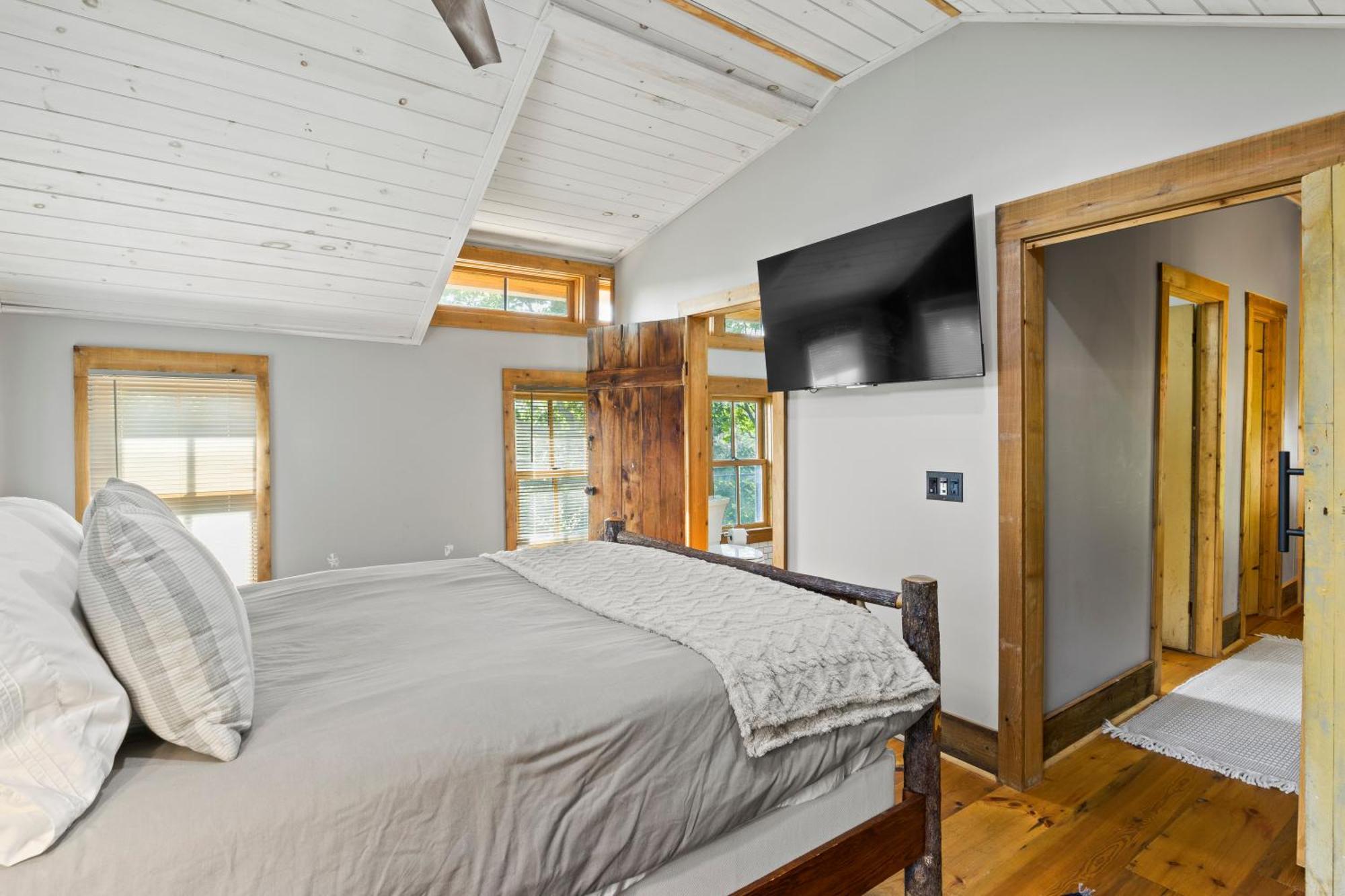 Cozy Two Bedroom Home On Canandaigua Lake Rushville Bagian luar foto